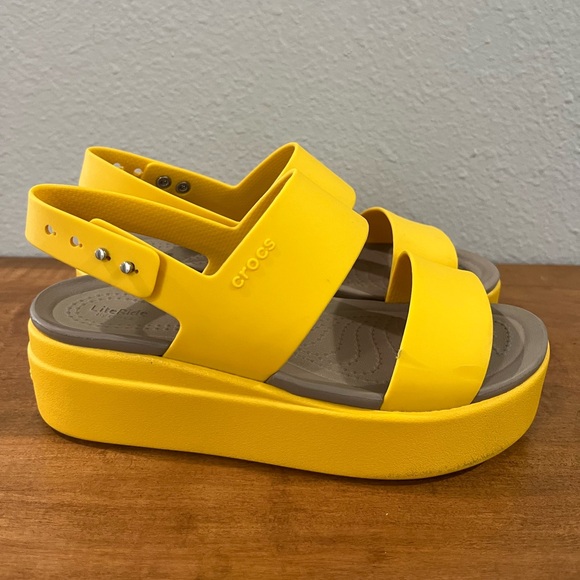 Crocs Brooklyn Low Wedge Canary - Picture 5 of 11